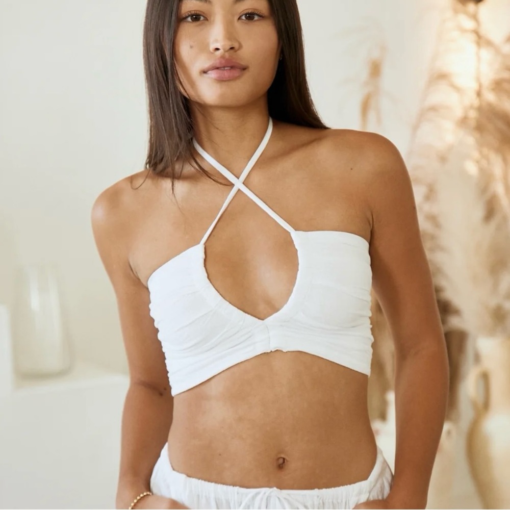 White summer/vacay crop top